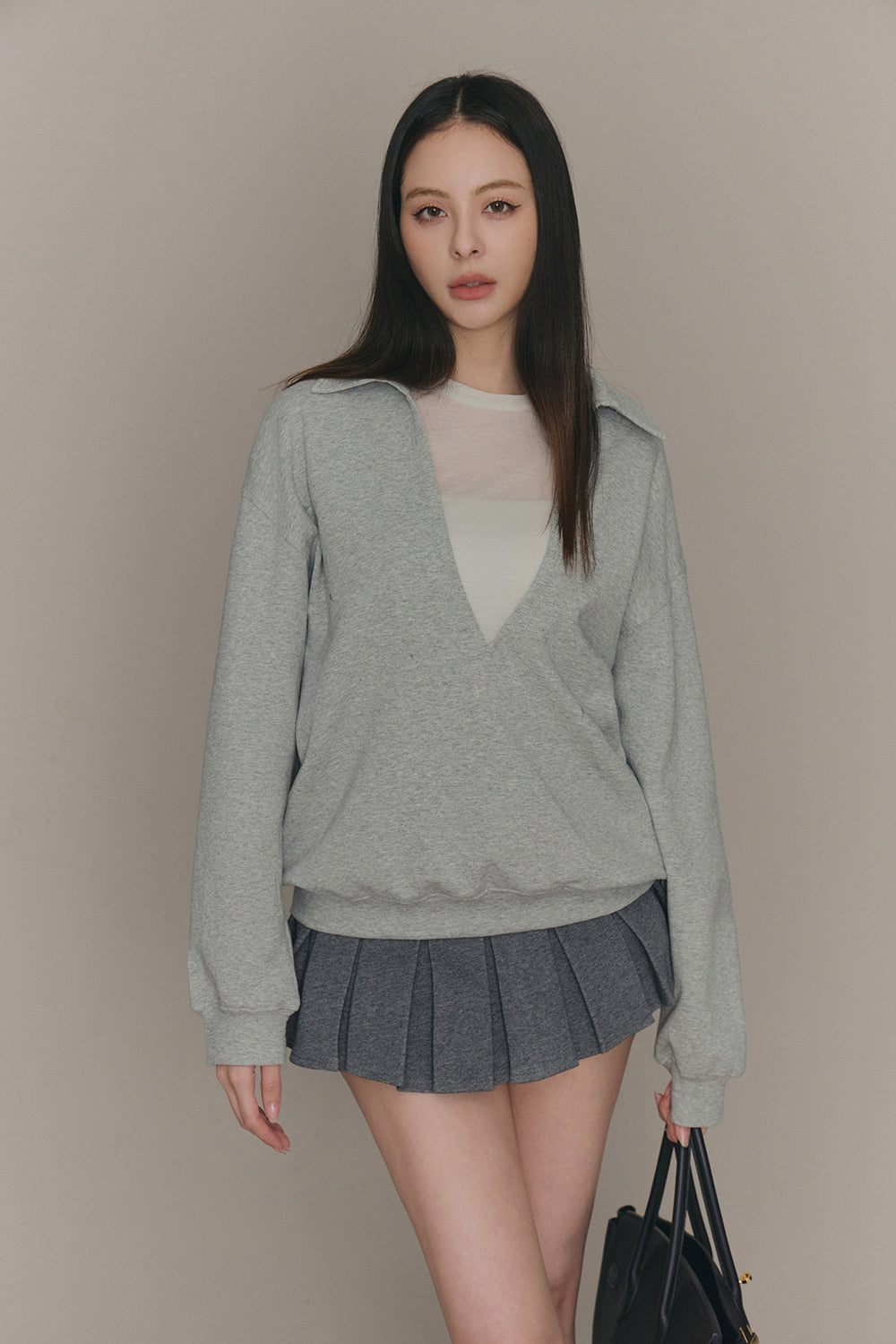 Airy Oversized Deep V-Neck Sweatshirt (輕盈太空棉大V領衛衣)