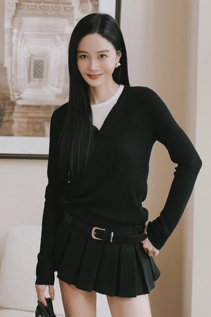 Faux Two-Piece V-Neck Sweater (假兩件V領長袖針織上衣)