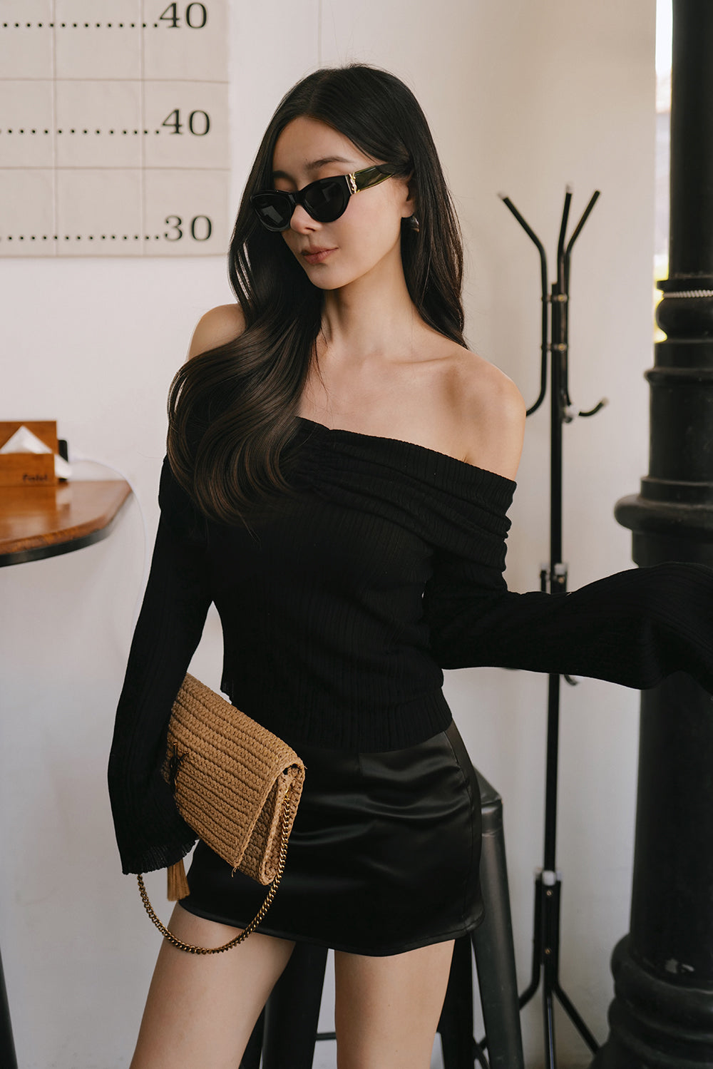Satin Mini Skirt<br/>緞面長腿比例短裙褲