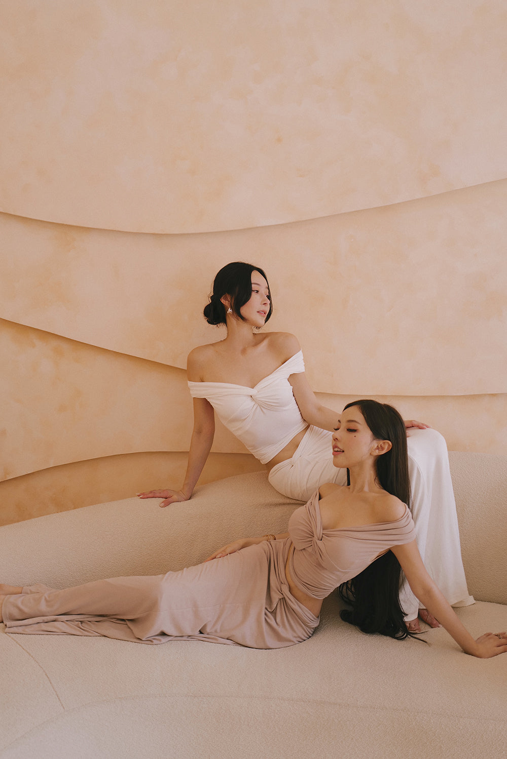 Soft-Strech Twist-front Stretch Maxi Skirt<br/>舒芙蕾扭結剪裁長裙