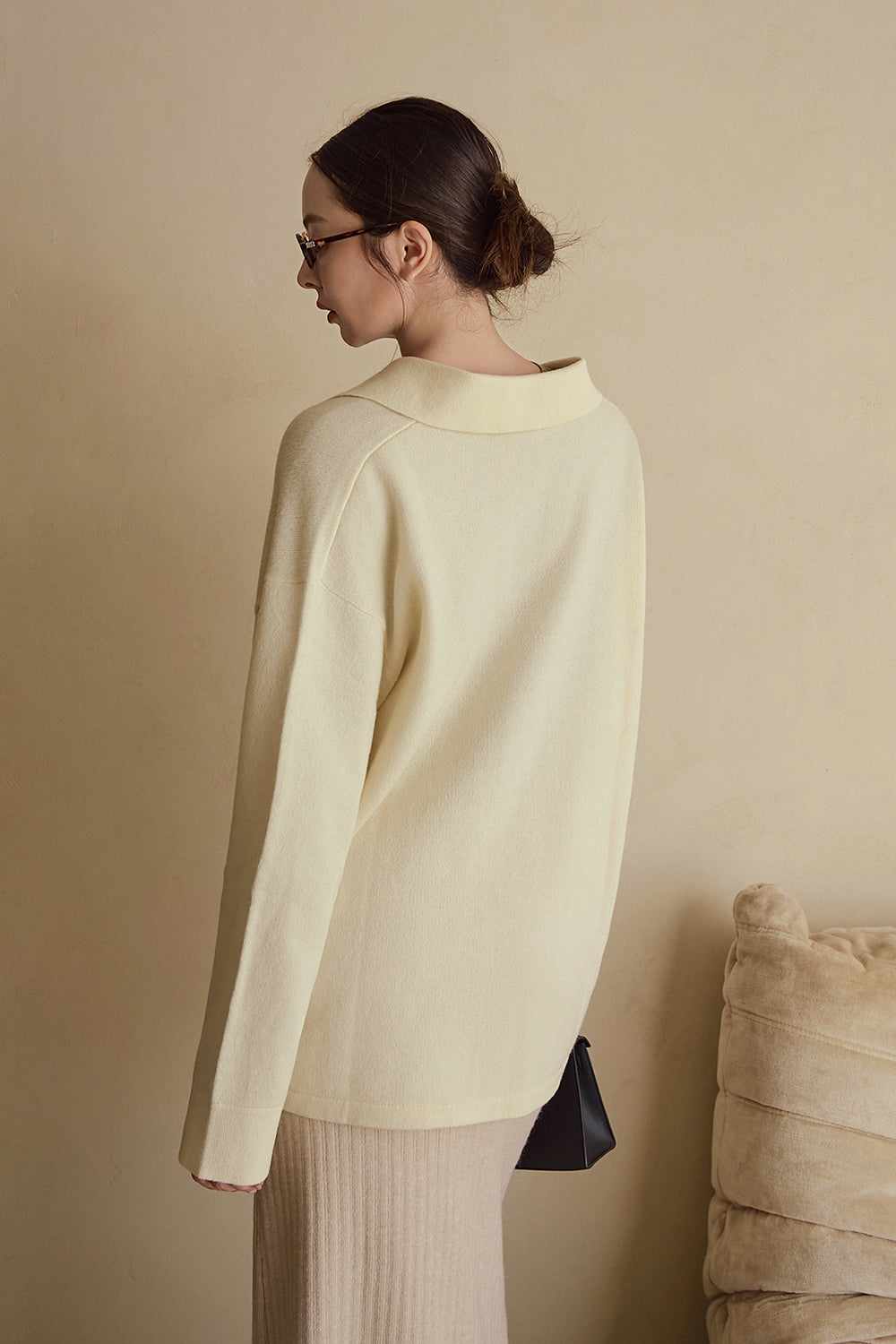 V-Neck Wool Sweater (大V翻領羊毛衣)