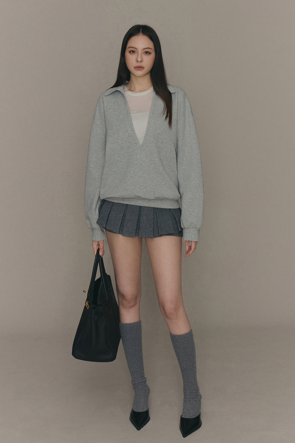 Airy Oversized Deep V-Neck Sweatshirt (輕盈太空棉大V領衛衣)