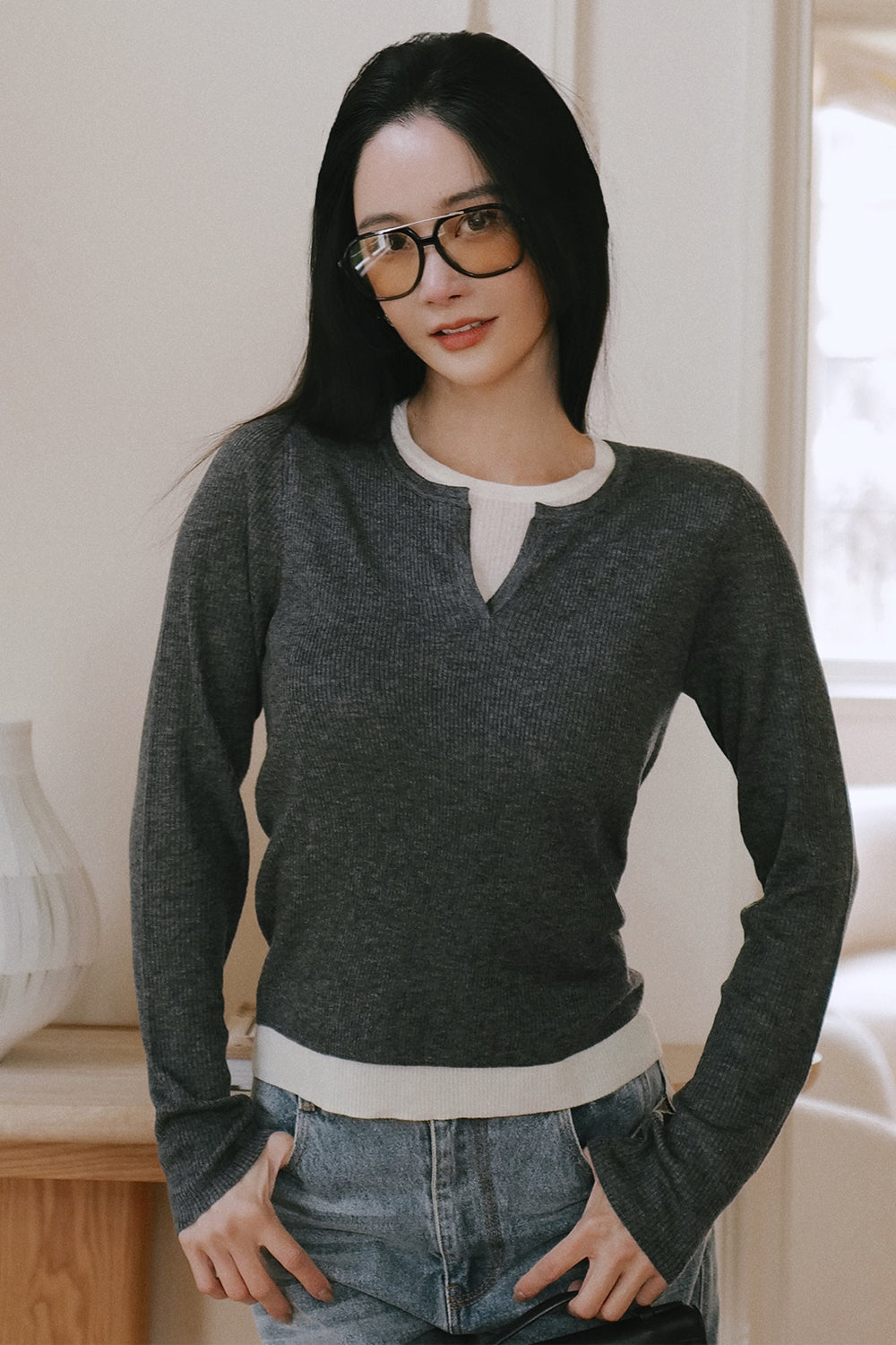 Faux Two-Piece V-Neck Sweater (假兩件V領長袖針織上衣)