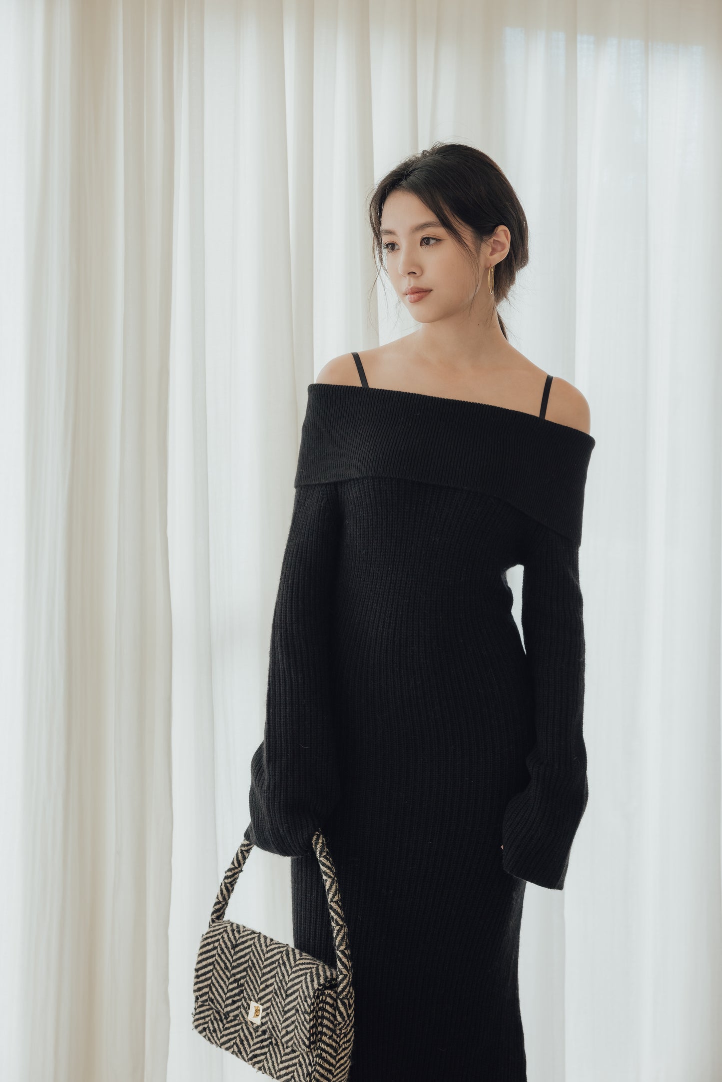 Wool Knit Off-Shoulder Dress (羊毛翻領長洋裝)