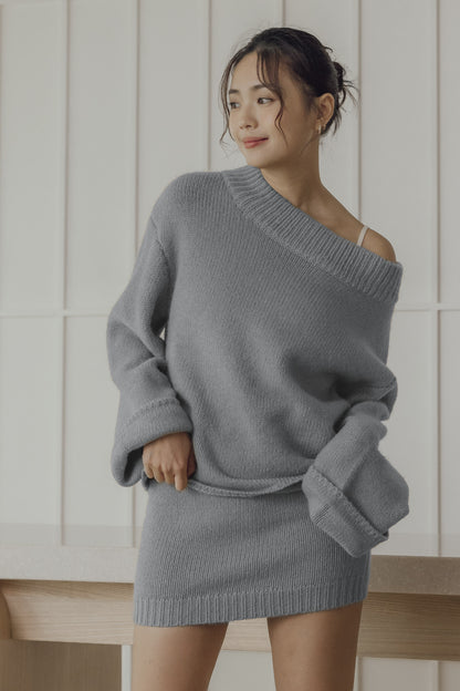 Knit Off-Shoulder Sweater (粗針圓領摺袖毛衣)