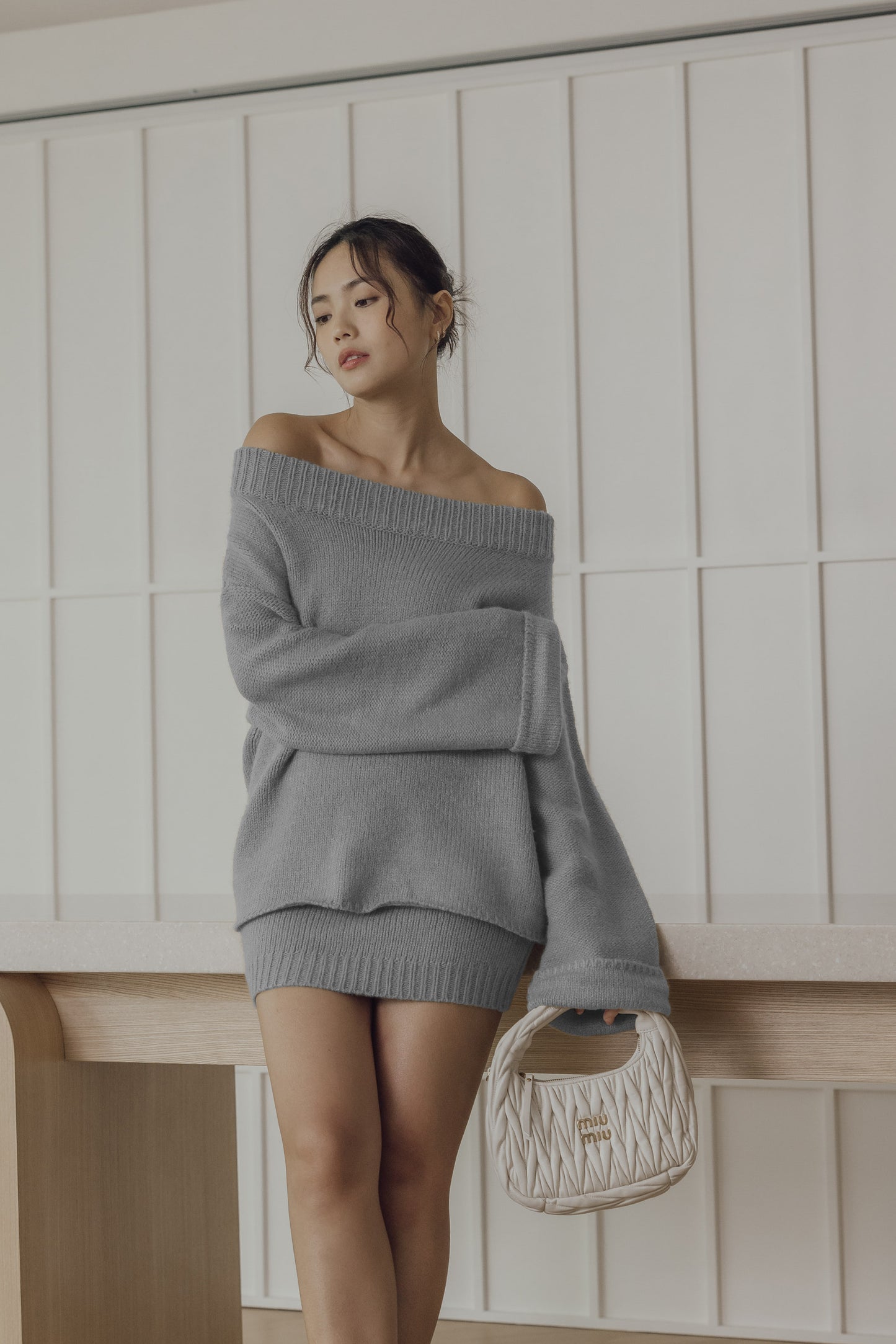 Knit Off-Shoulder Sweater (粗針圓領摺袖毛衣)