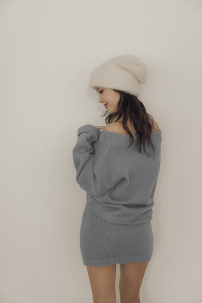 Knit Off-Shoulder Sweater (粗針圓領摺袖毛衣)