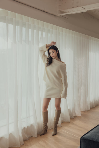 Knit Off-Shoulder Sweater (粗針圓領摺袖毛衣)