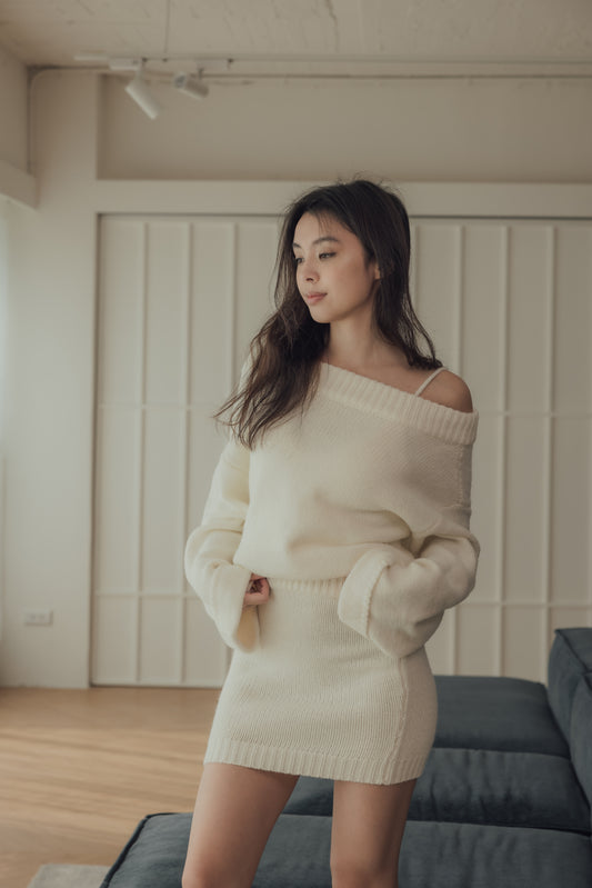 Knit Off-Shoulder Sweater (粗針圓領摺袖毛衣)