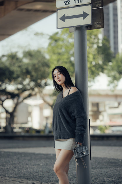 Faux Fur V-Neck Sweater (仿水貂毛V領毛衣)