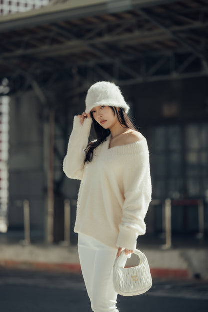 Faux Fur V-Neck Sweater (仿水貂毛V領毛衣)