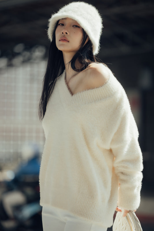 Faux Fur V-Neck Sweater (仿水貂毛V領毛衣)