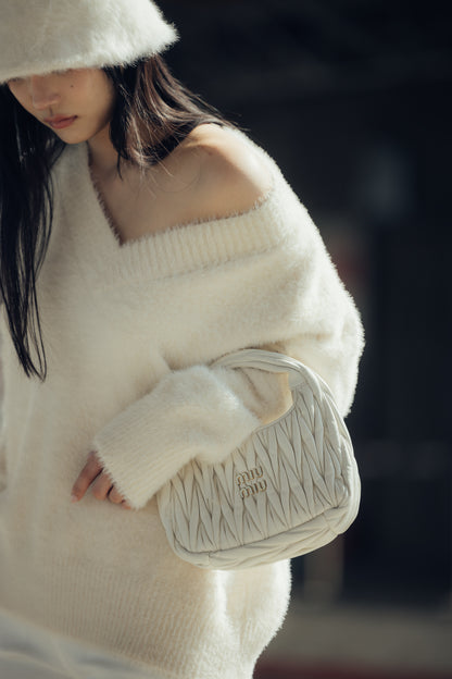 Faux Fur V-Neck Sweater (仿水貂毛V領毛衣)