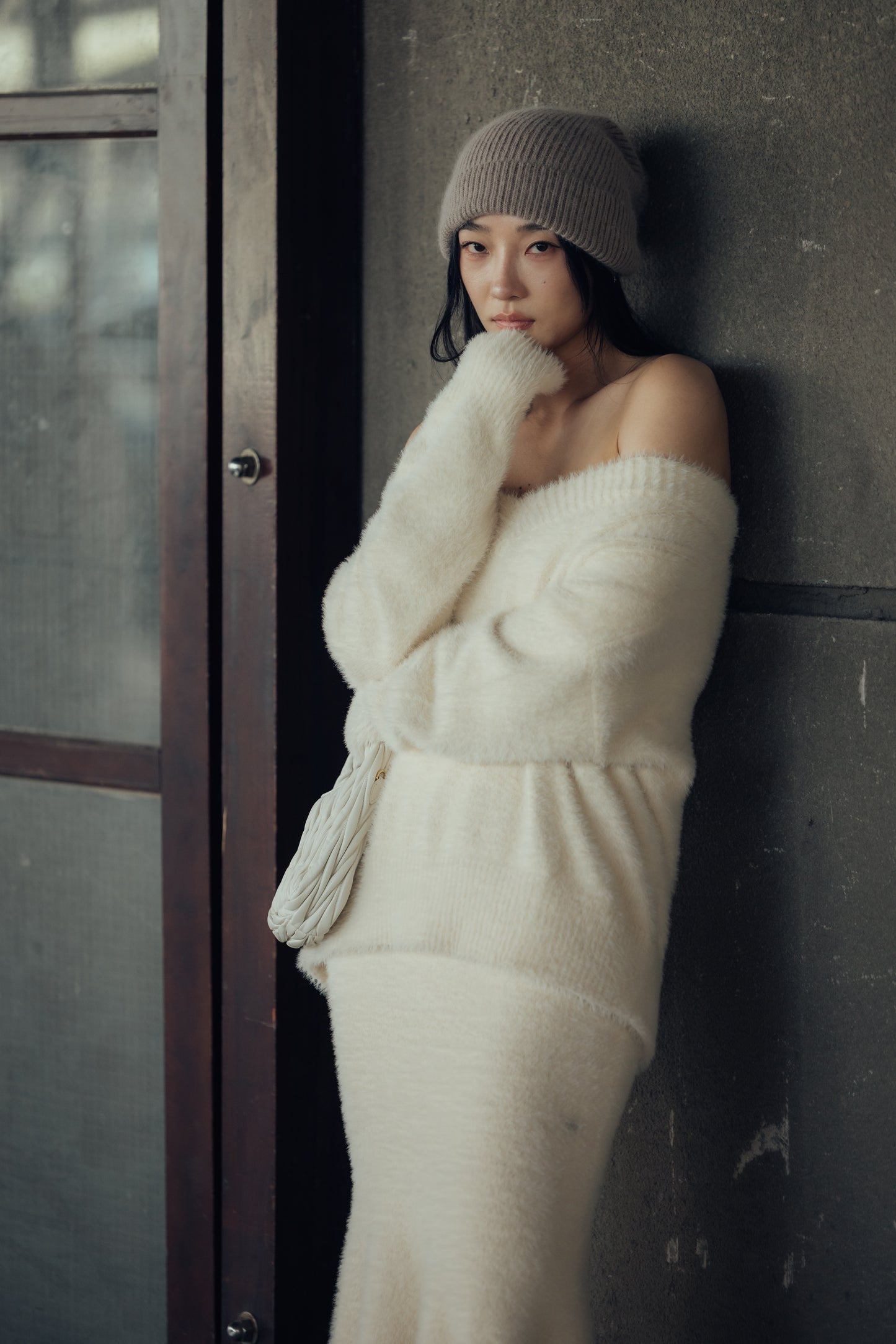 Faux Fur V-Neck Sweater (仿水貂毛V領毛衣)