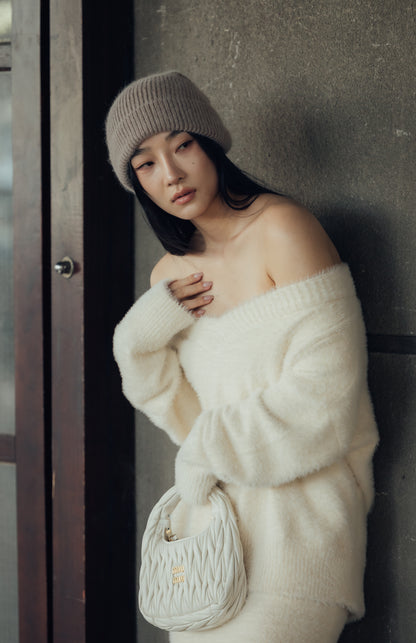 Faux Fur V-Neck Sweater (仿水貂毛V領毛衣)