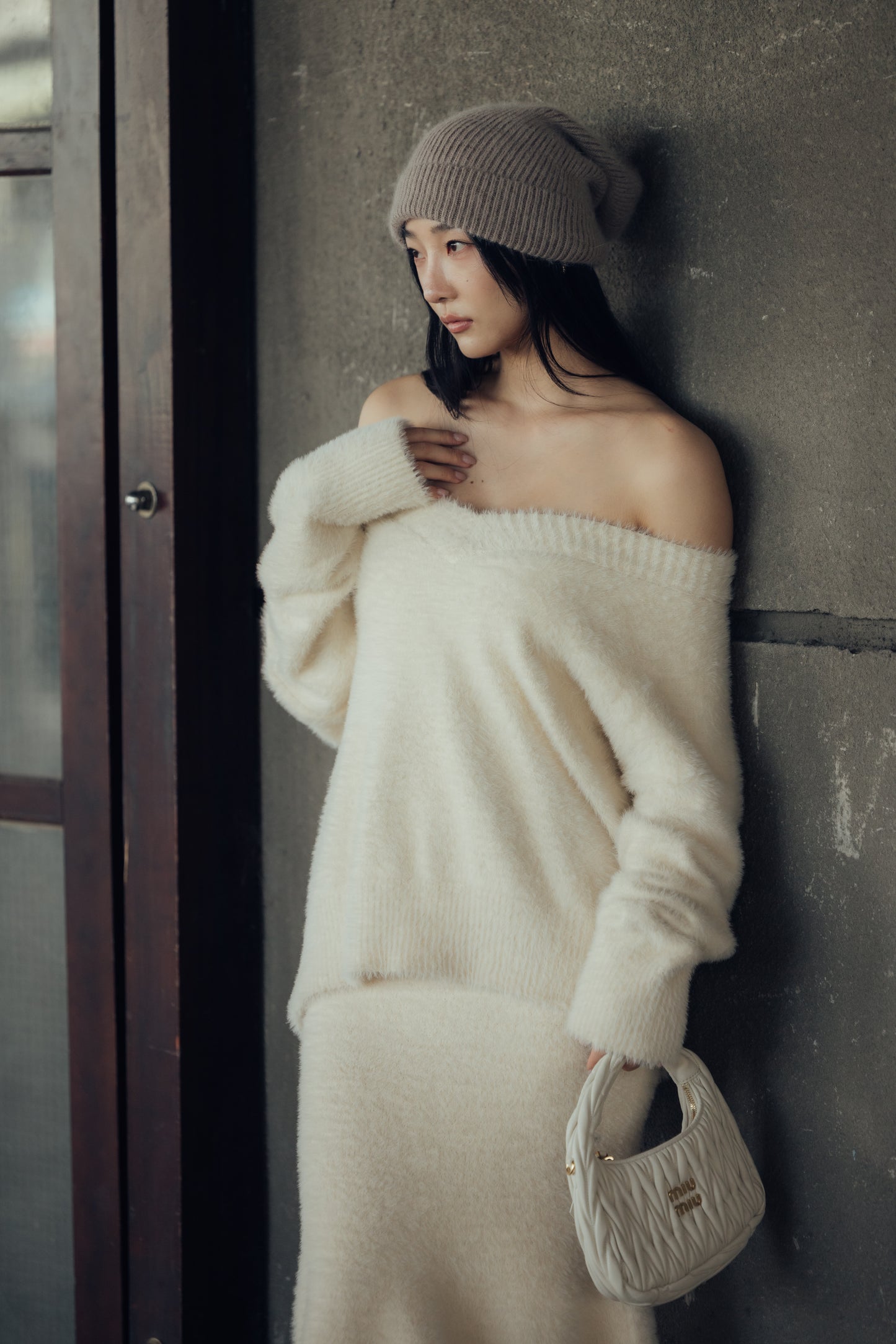 Faux Fur V-Neck Sweater (仿水貂毛V領毛衣)