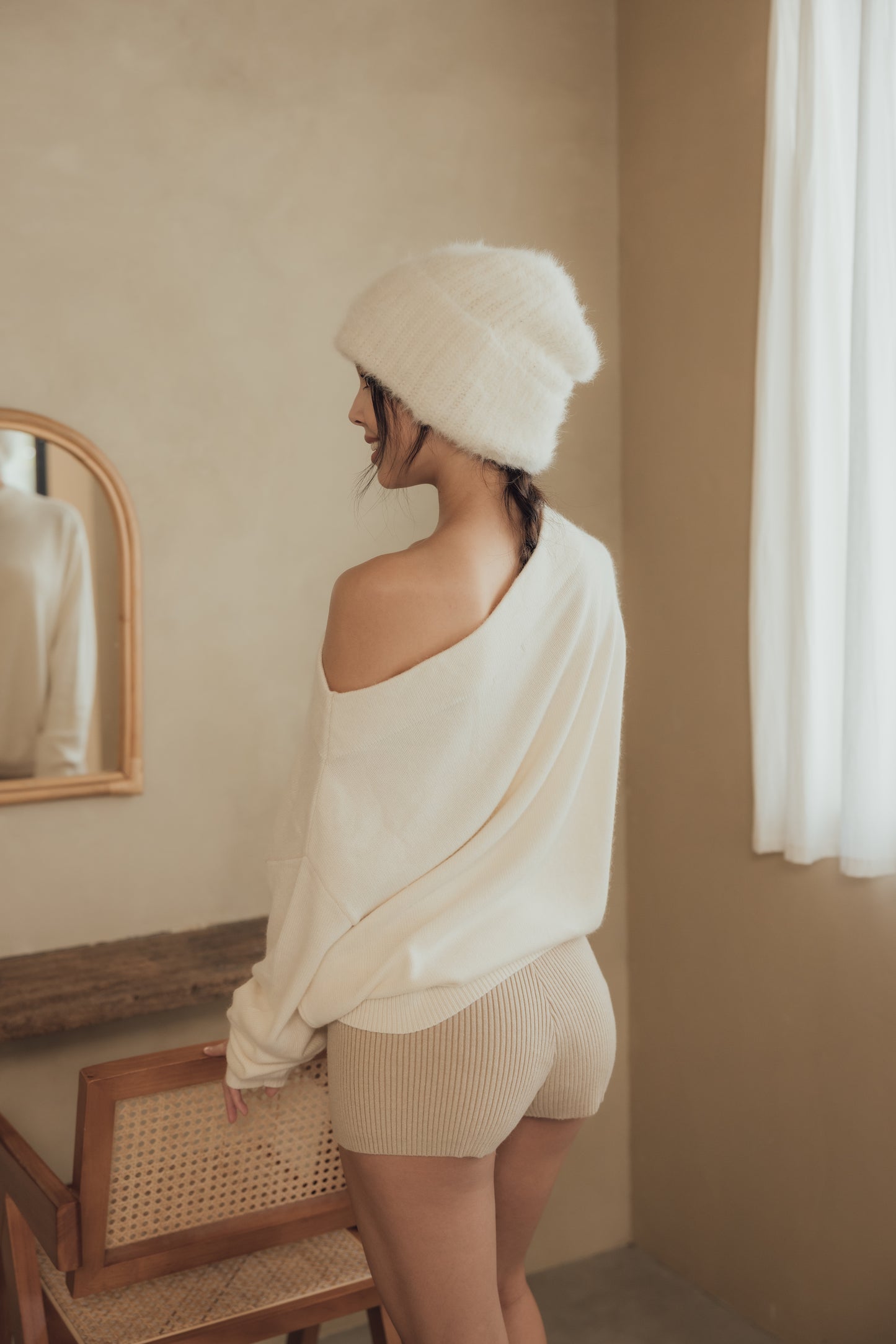 Wool Knit Off-Shoulder Sweater (羊毛一字領毛衣)