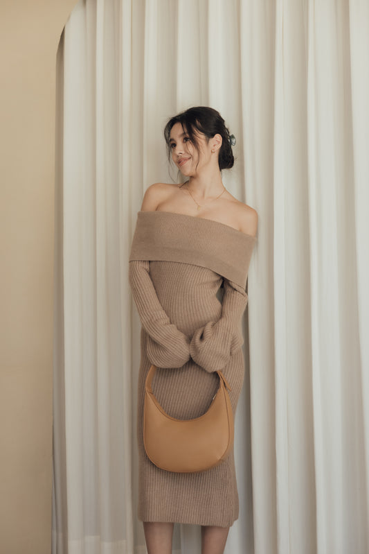 Wool Knit Off-Shoulder Dress (羊毛翻領長洋裝)