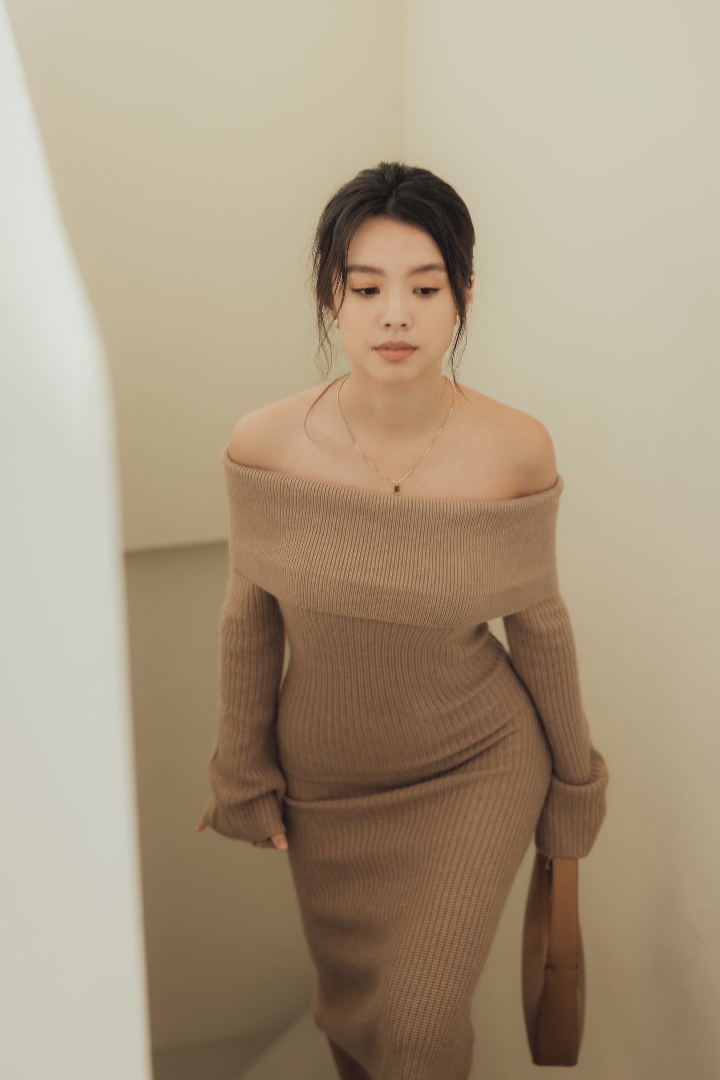 Wool Knit Off-Shoulder Dress (羊毛翻領長洋裝)