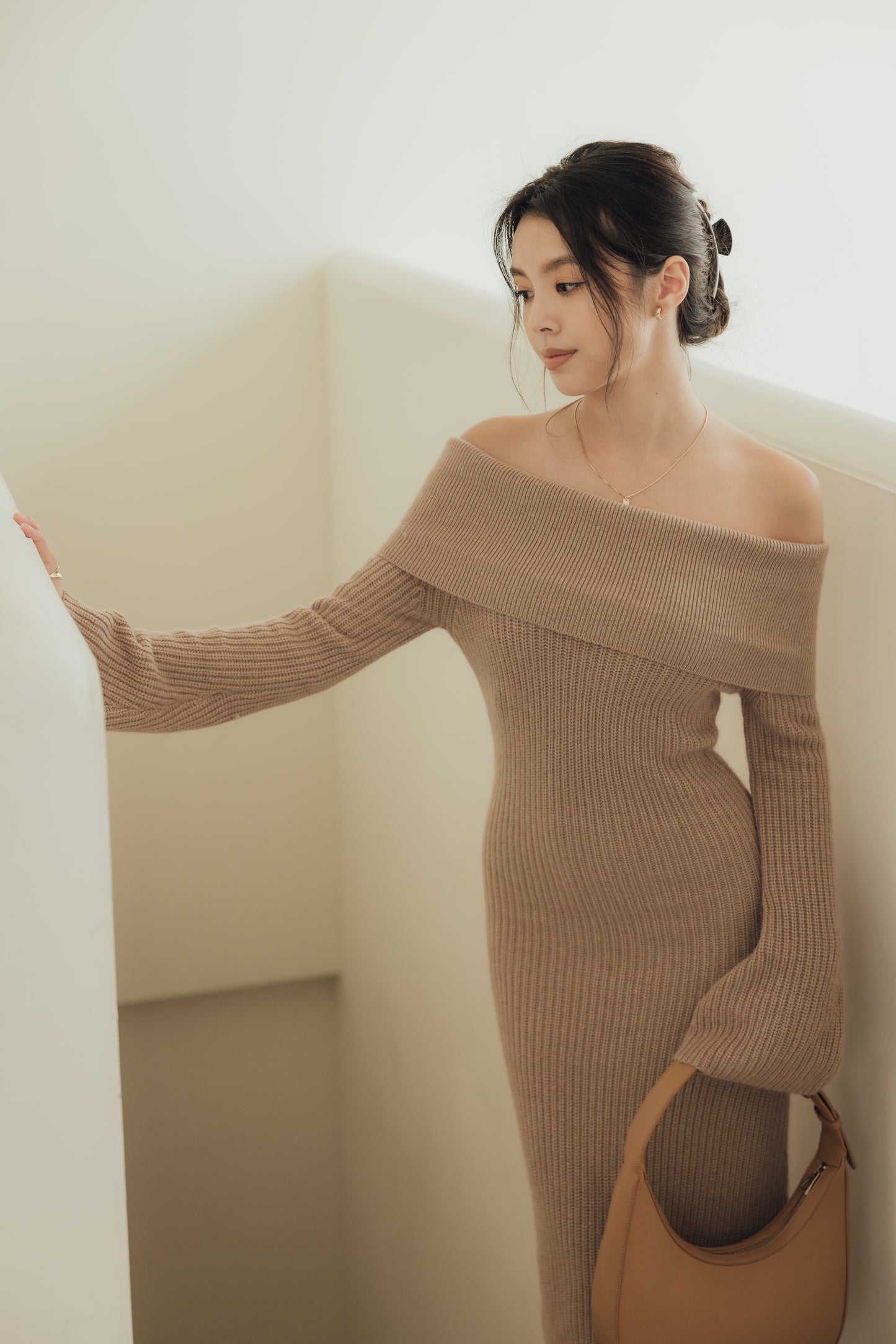 Wool Knit Off-Shoulder Dress (羊毛翻領長洋裝)