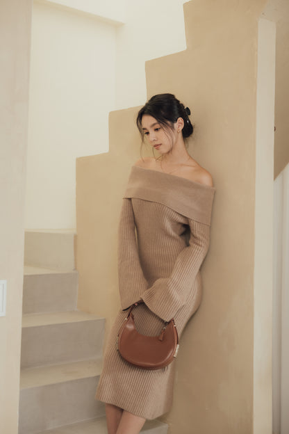 Wool Knit Off-Shoulder Dress (羊毛翻領長洋裝)