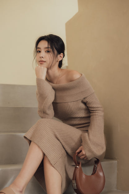 Wool Knit Off-Shoulder Dress (羊毛翻領長洋裝)