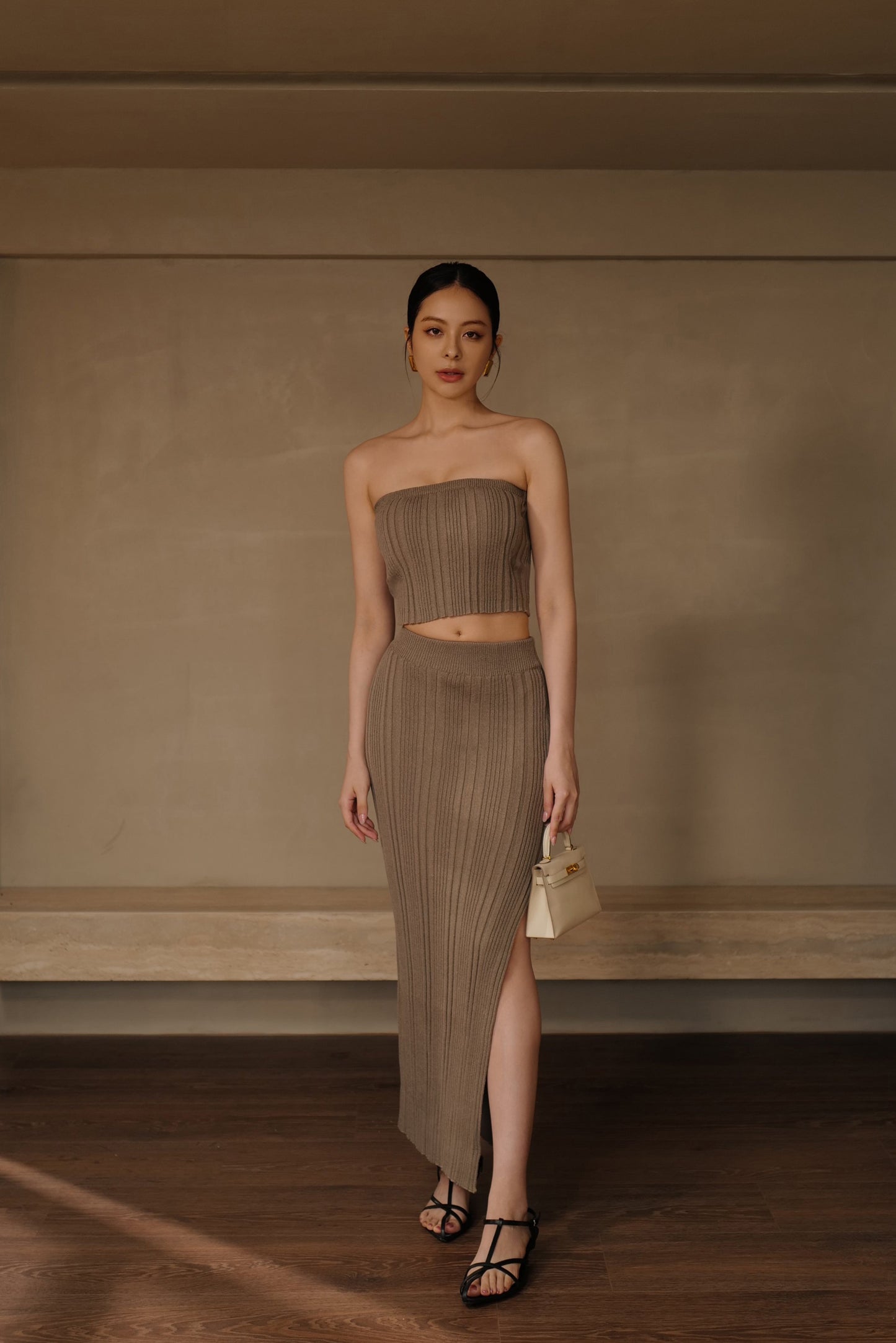 Wide Ribbed Knit Midi Skirt With Slit (針織側開岔裙)