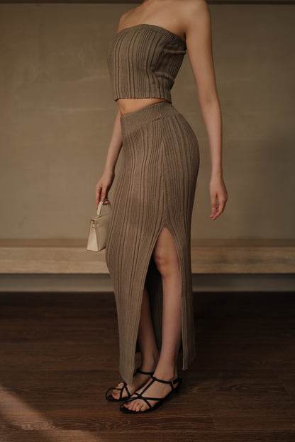 Wide Ribbed Knit Midi Skirt With Slit (針織側開岔裙)