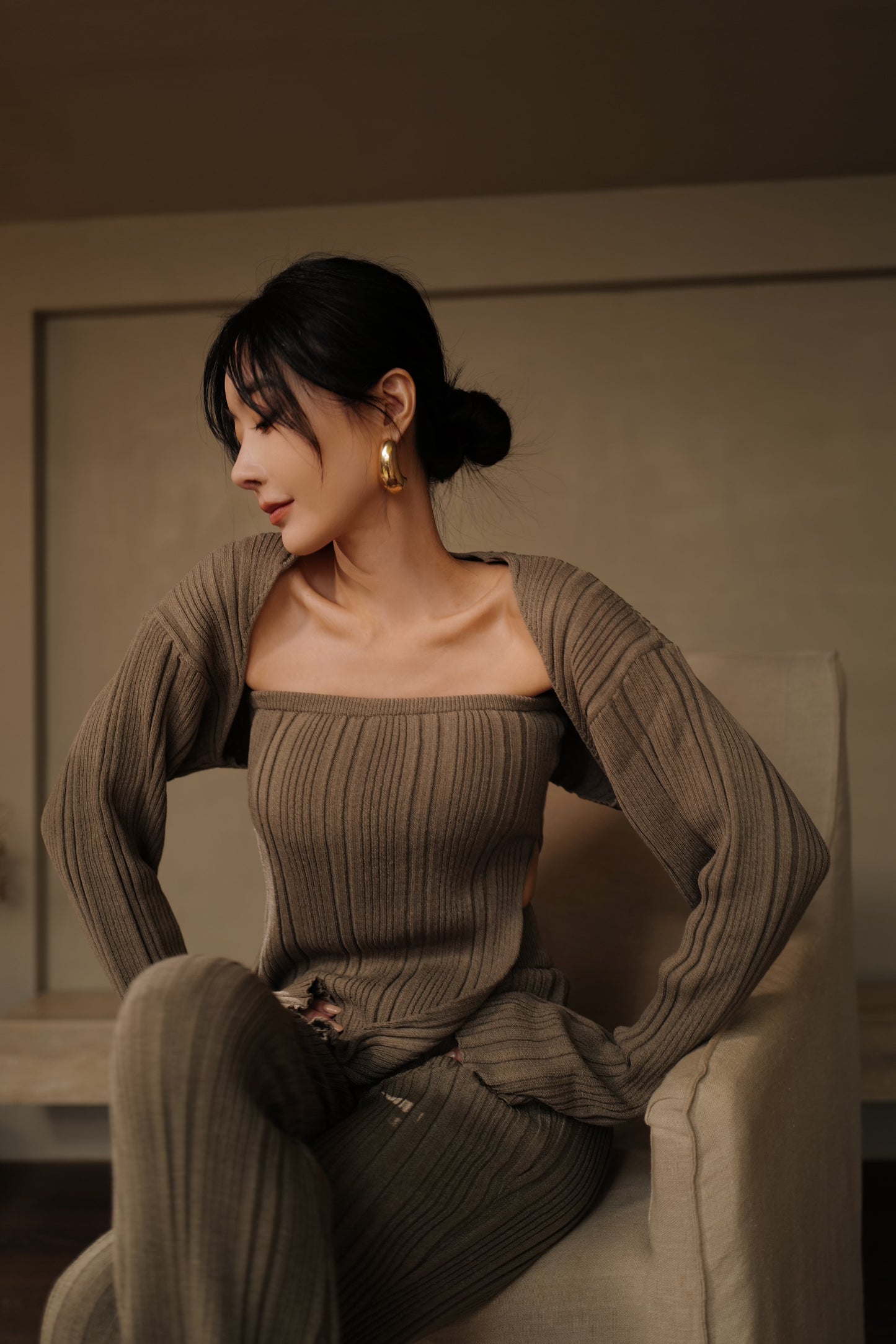 Wide Ribbed Knit Shrug (坑條針織罩衫)