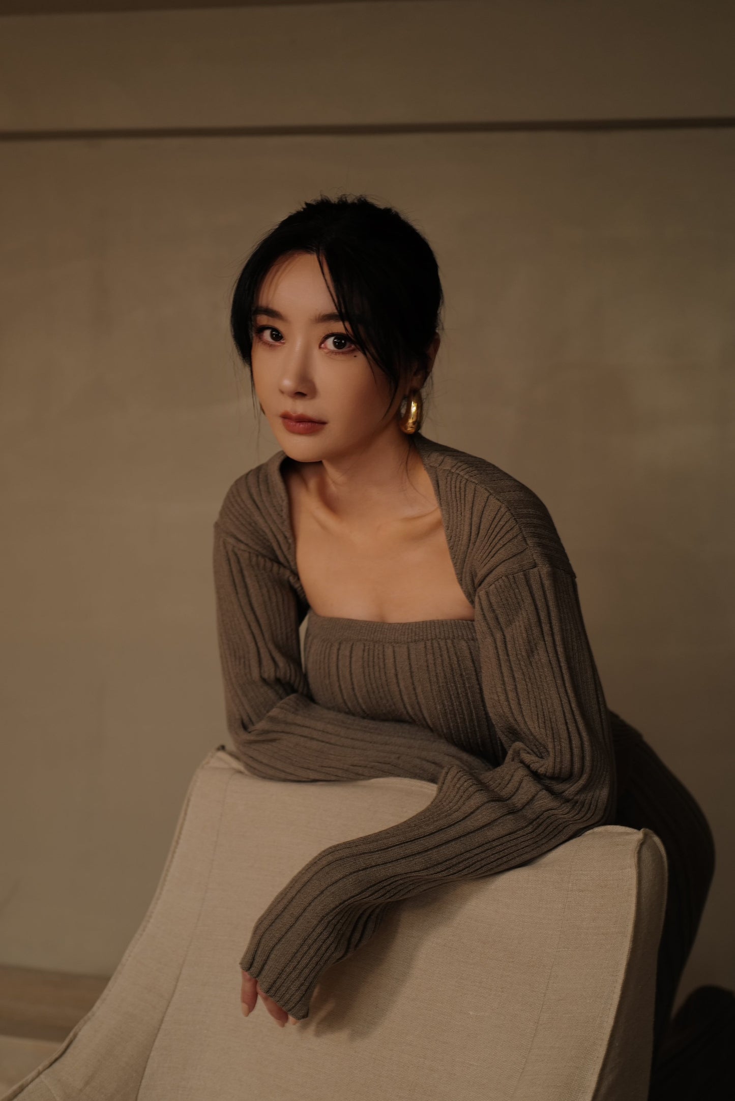 Wide Ribbed Knit Shrug (坑條針織罩衫)