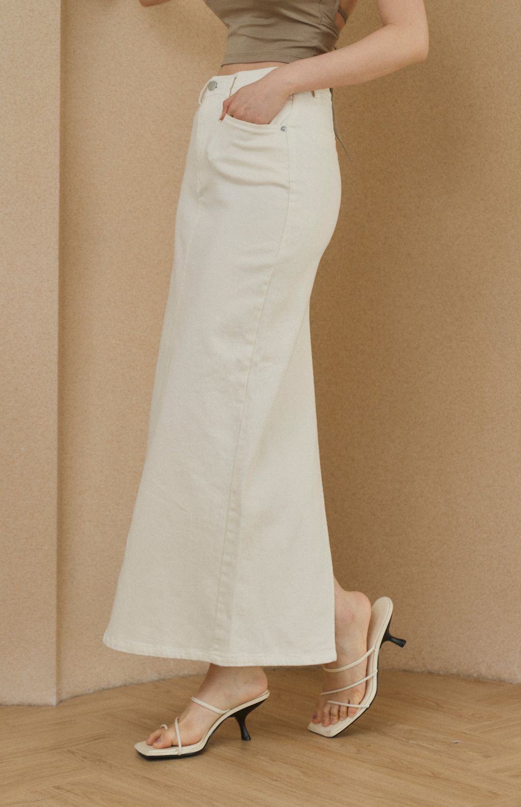 Back Slit Denim Long Skirt<br/>法式極簡後開衩牛仔裙
