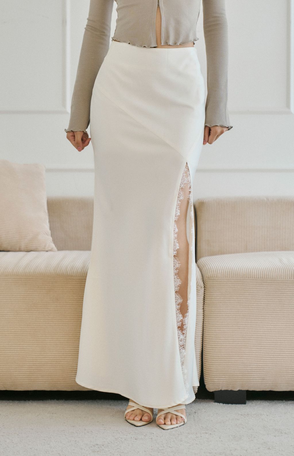 Satin Lace Slit Long Skirt<br/>緞面拼接蕾絲開衩長裙