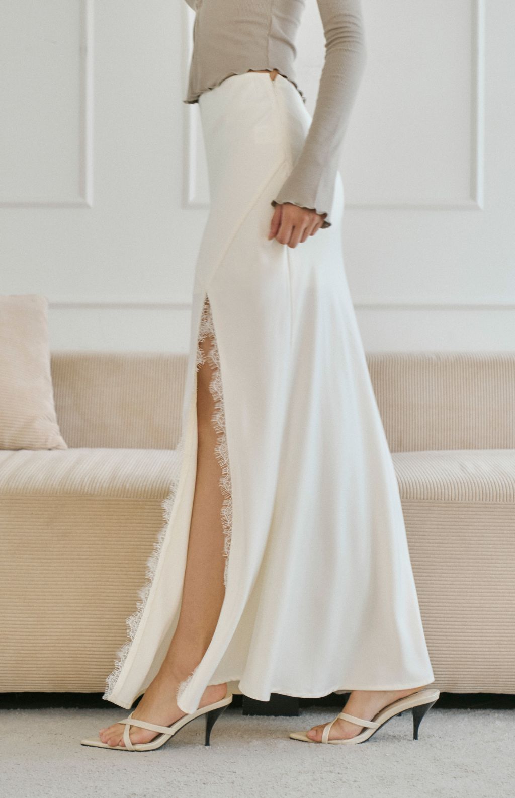 Satin Lace Slit Long Skirt<br/>緞面拼接蕾絲開衩長裙