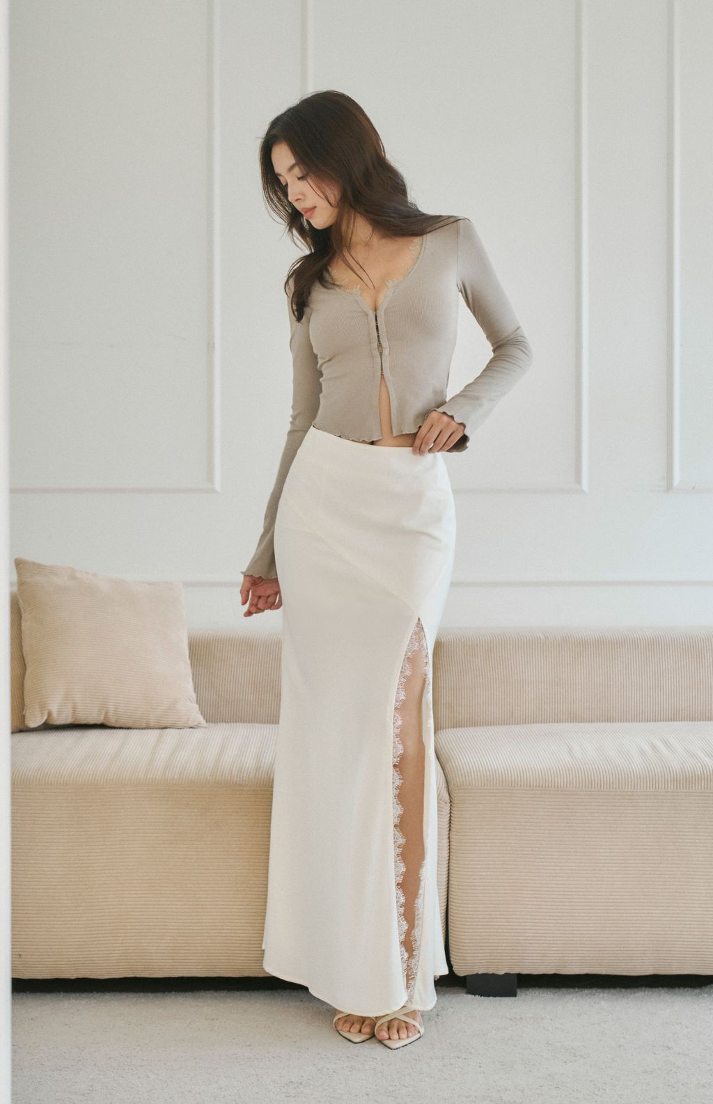 Satin Lace Slit Long Skirt<br/>緞面拼接蕾絲開衩長裙