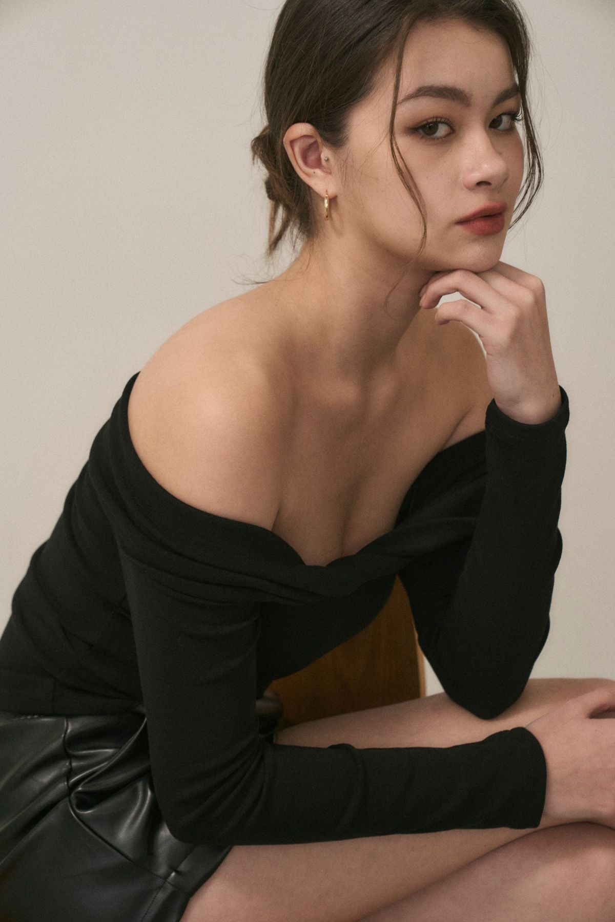 Twist Off-Shoulder Bra Top (扭結一字領綁帶Bra Top)