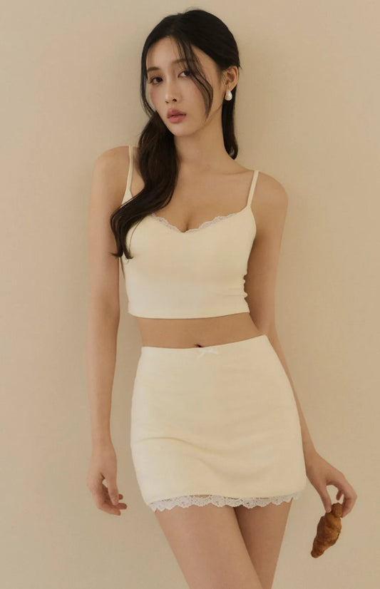 Lace-Hem Fitted Mini Skort<br/>心機蕾絲包臀褲裙