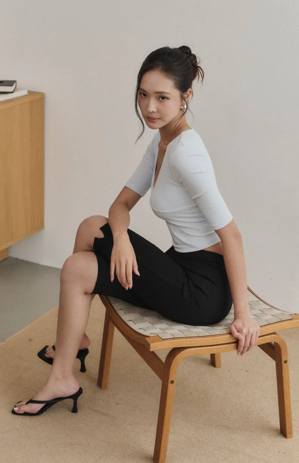 High-Waist Stretch Side-Slit Capri Shorts<br/>高腰彈力修身開岔Capri褲