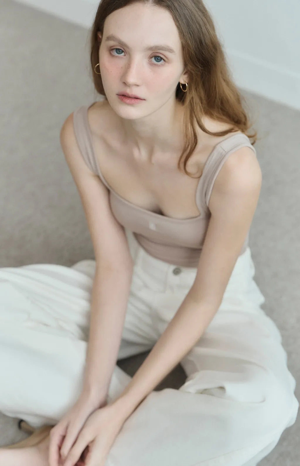 Barely-There Square-Neck Bra Top<br/>輕裸寬肩方領品牌刺繡Bra Top
