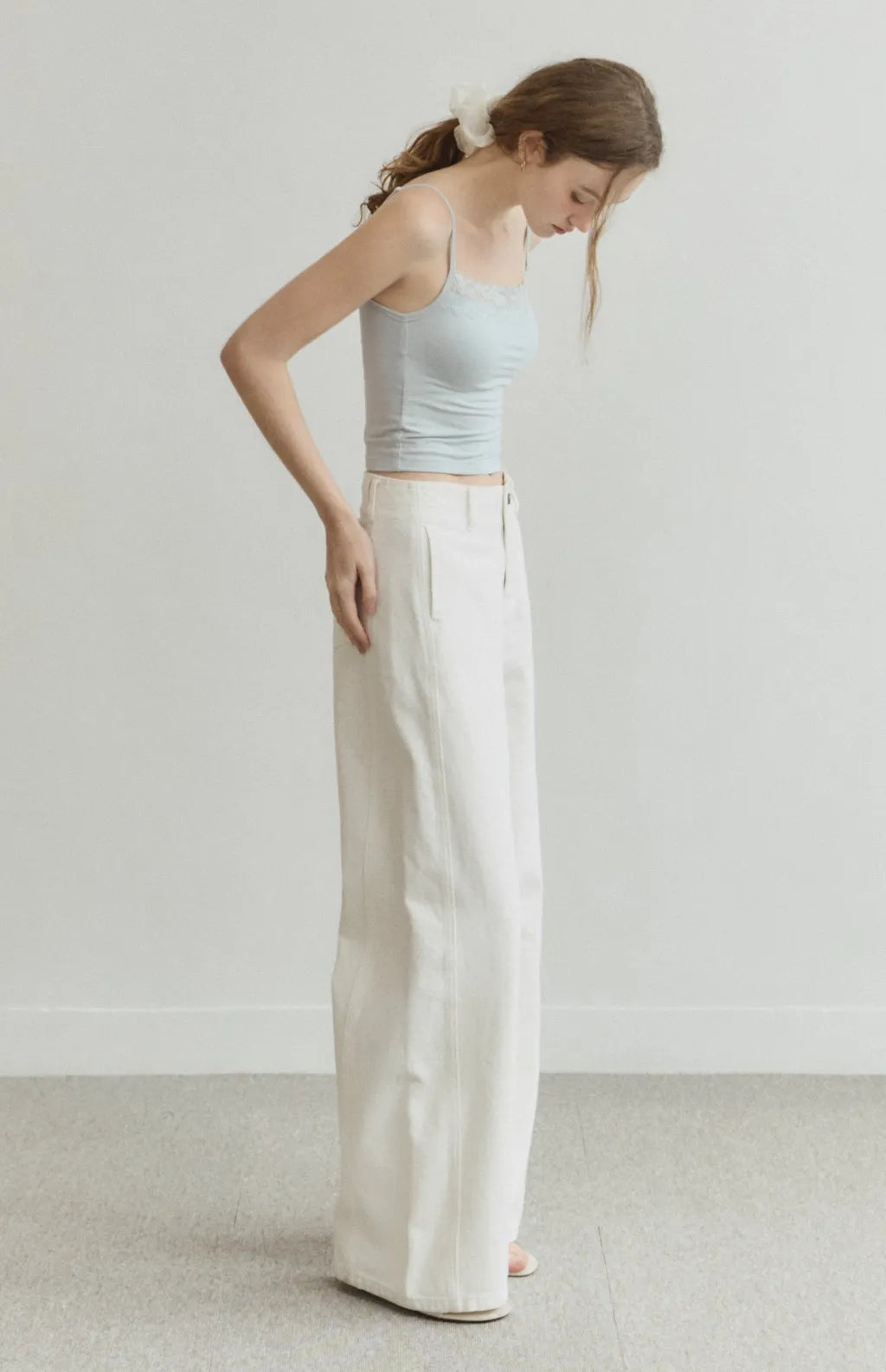 Barely-There Lace-Trim Cami Bra Top<br/>輕裸蕾絲平口細肩Bra Top