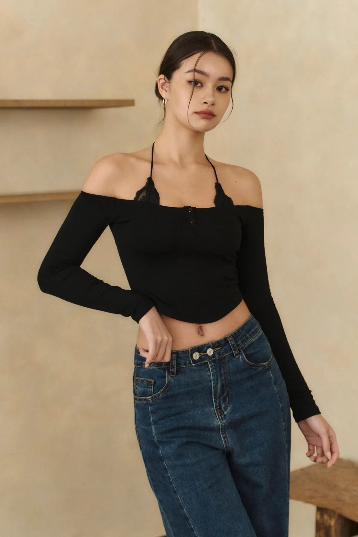 Lace Off-Shoulder Sueded Bra Top<br/>蕾絲一字領磨毛長袖Bra Top