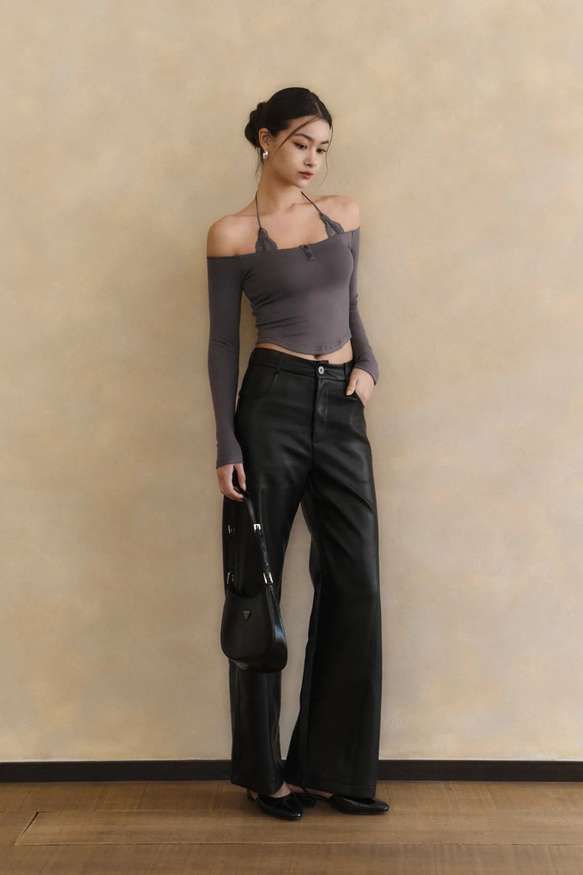 Lace Off-Shoulder Sueded Bra Top<br/>蕾絲一字領磨毛長袖Bra Top