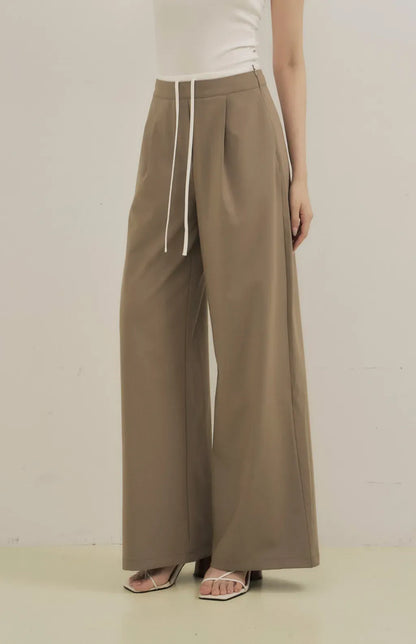 Drawstring Flared Chino<br/>抽繩撞色落地西裝褲