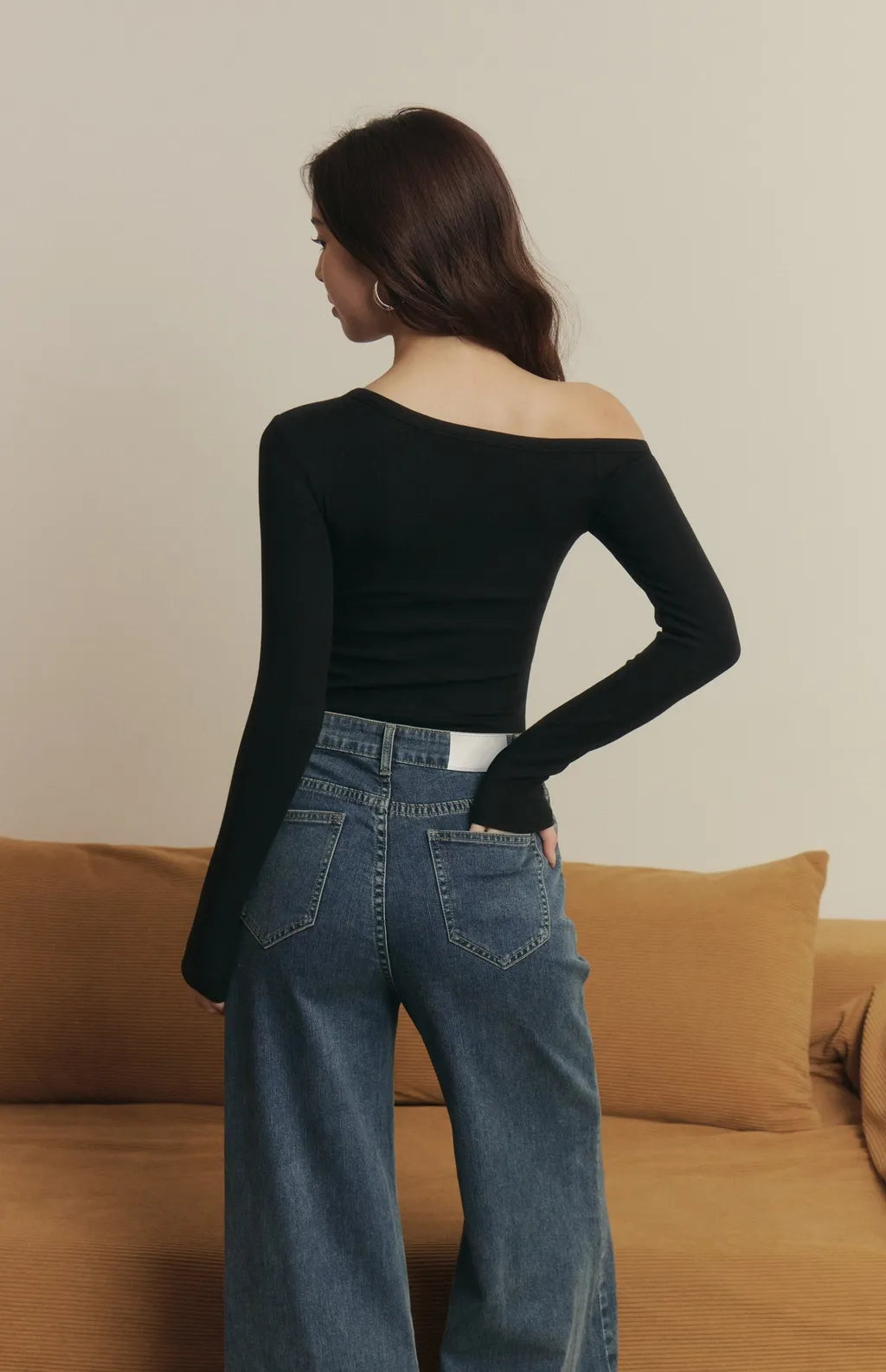 Off-Shoulder Buttoned Long-Sleeve Bra Top<br/>斜肩可開釦長袖Bra Top