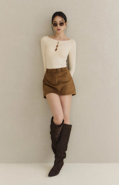 Boat-Neck Cutout Ribbed Bra Top<br/>船型領鏤空坑條長袖Bra Top