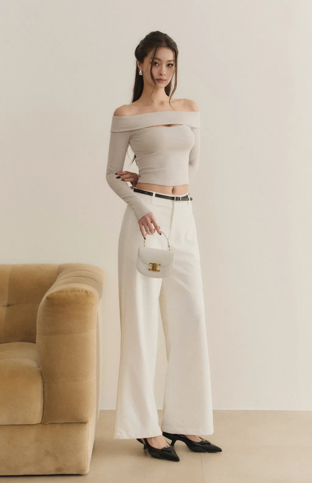 Off-Shoulder Cut-Out Long Sleeve Bra Top<br/>露肩一字領簍空長袖Bra Top