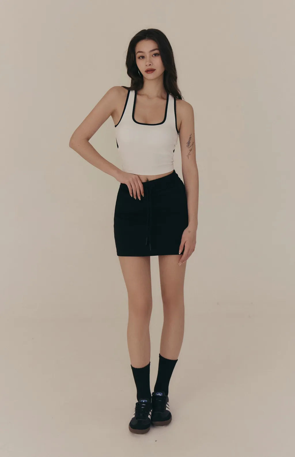 Square Neck Contrast Curved Open-Back Bra Top<br/>方領撞色弧線挖背Bra Top