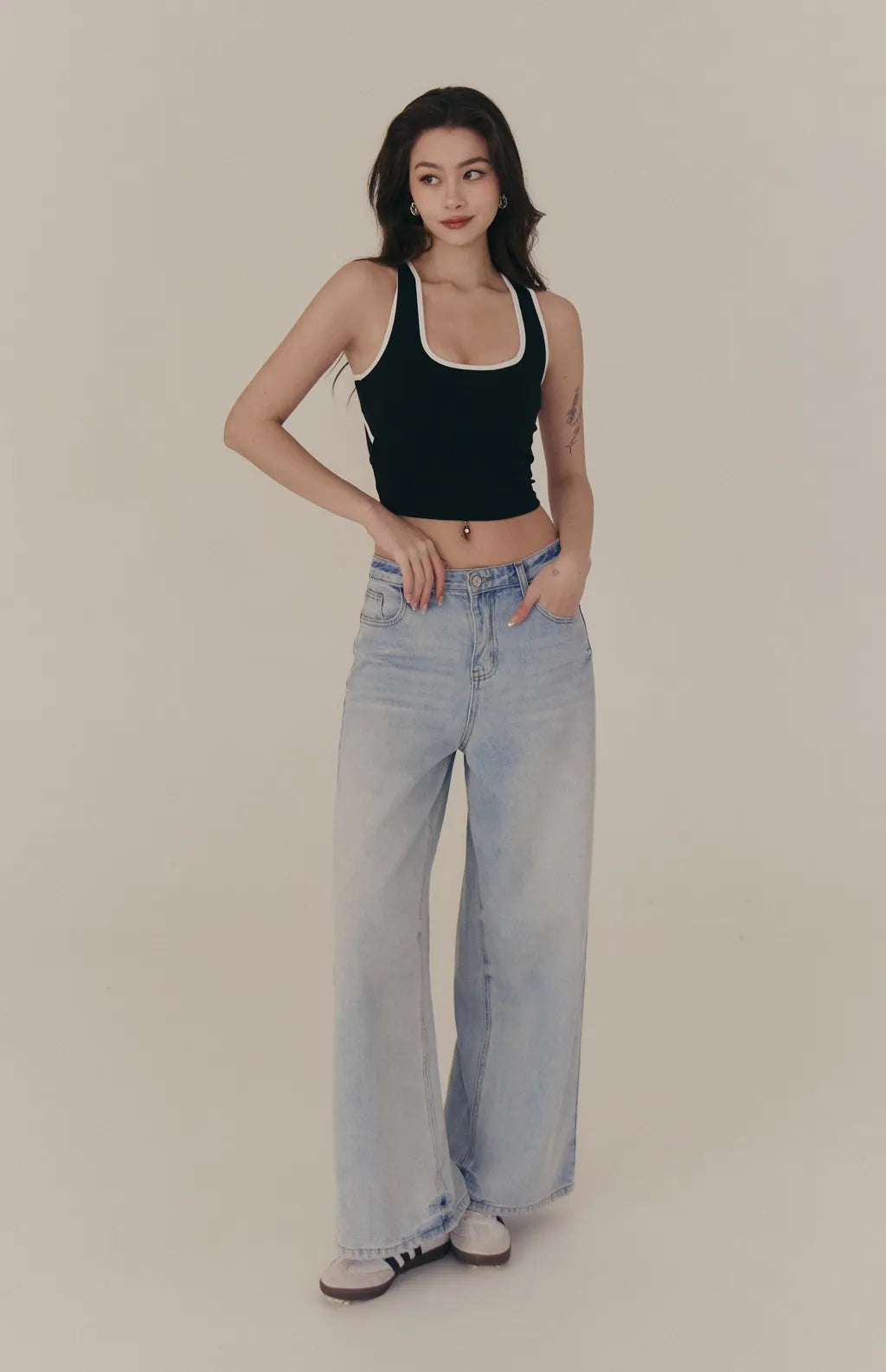 Square Neck Contrast Curved Open-Back Bra Top<br/>方領撞色弧線挖背Bra Top