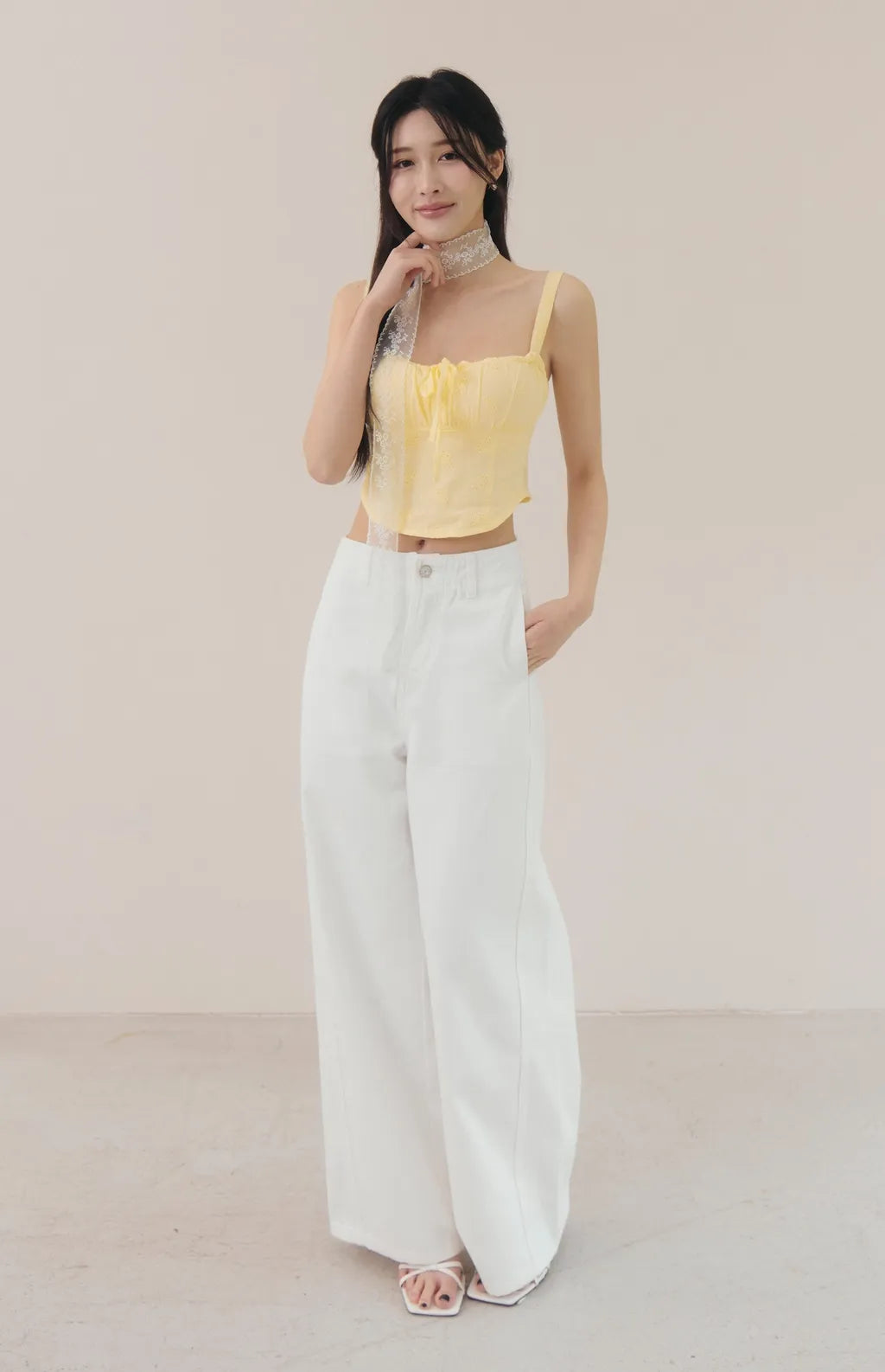 French Eyelet Lace Tie-Front Bra Top<br/>法式緹花蕾絲抽繩Bra Top