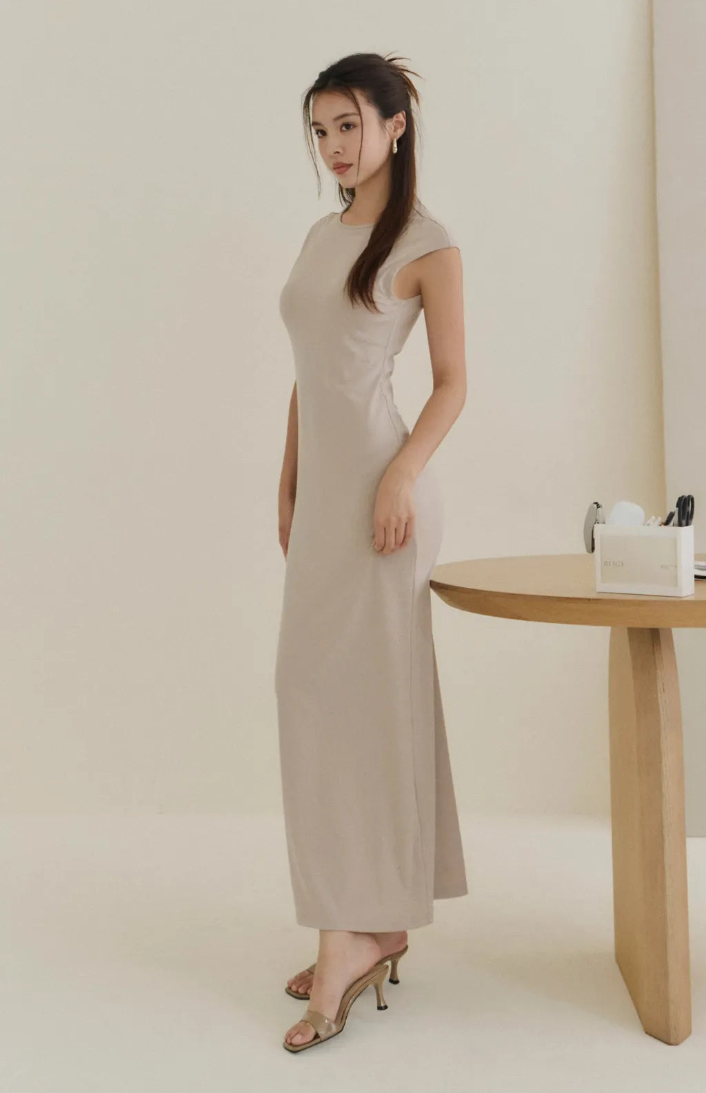 Minimal Open-Back Short-Sleeve Bra Dress<br/>極簡挖背短袖修身Bra Dress