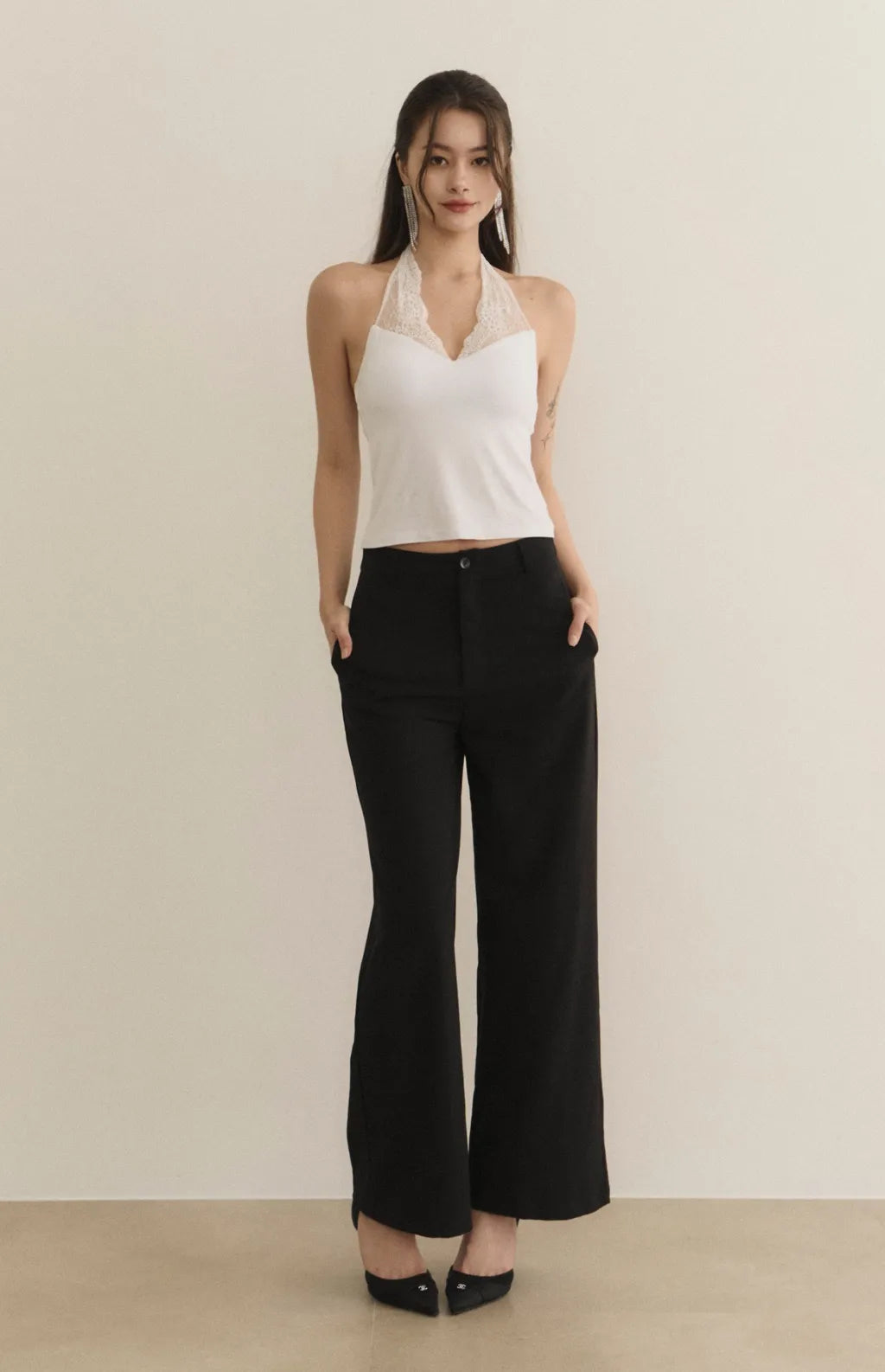 Lace Halter Tie V-Neck Bra Top<br/>蕾絲繞脖綁帶Ｖ領Bra Top